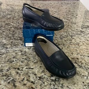 SAS navy loafers 6.5 wide